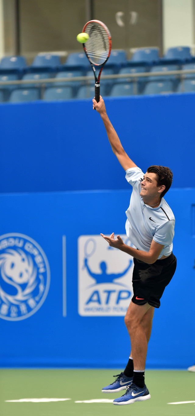 使其备受瞩 使其备受瞩