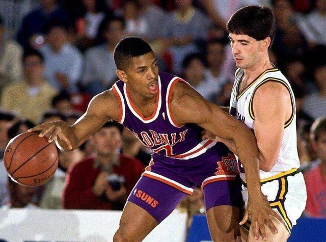 赛场上充满 赛场上充满